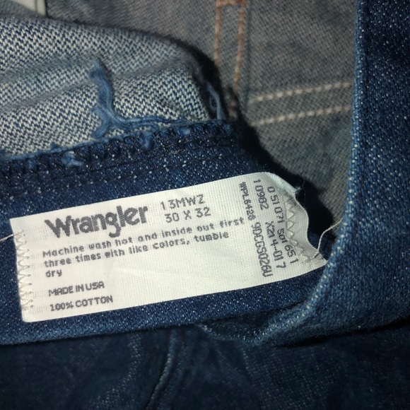 Wrangler cut off shorts - Picture 3 of 3